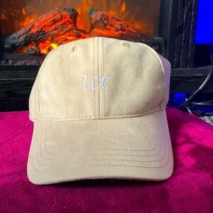 NEW Women’s hat (LIT)